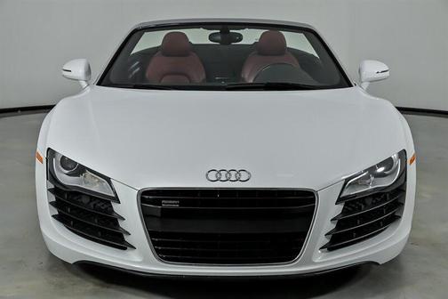 Ibis White 2011 Audi R8 4.2 quattro Spyder