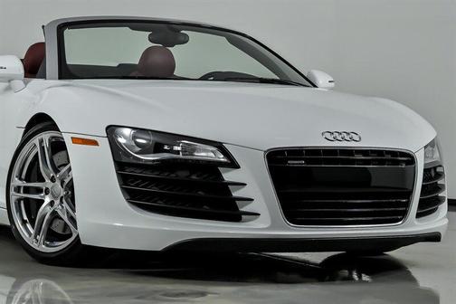 Ibis White 2011 Audi R8 4.2 quattro Spyder