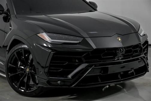 2021 Lamborghini Urus Pearl Capsule