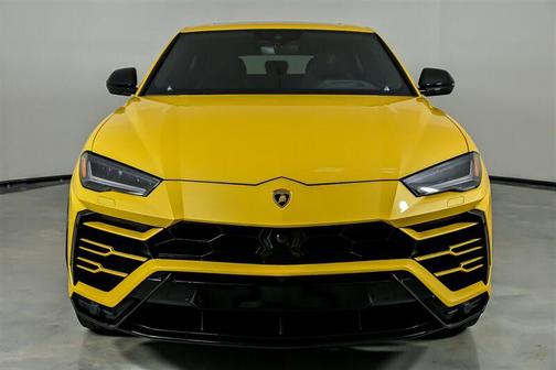 2021 Lamborghini Urus 