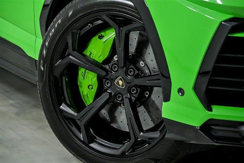 2019 Lamborghini Urus -FRESH VERDE WRAP!
