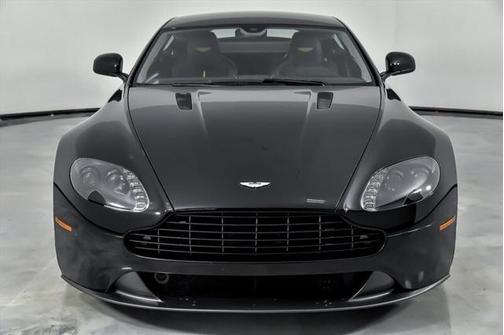 2015 Aston Martin V8 Vantage Base