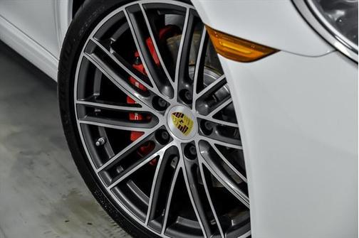 2019 Porsche 911 Carrera 4S