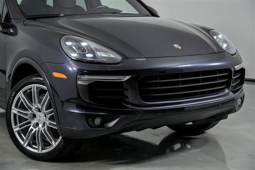 2017 Porsche Cayenne Platinum Edition