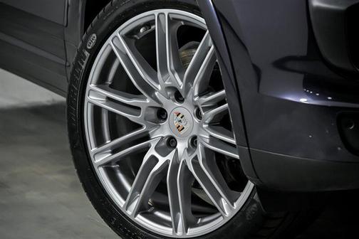 2017 Porsche Cayenne Platinum Edition