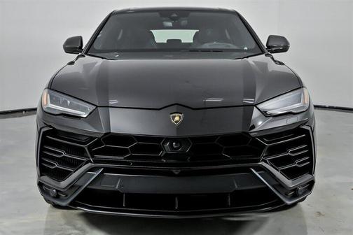 Nero Noctis 2022 Lamborghini Urus