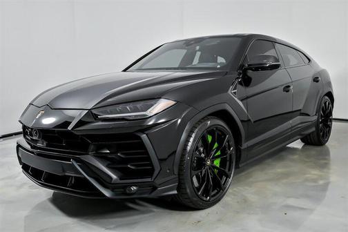Nero Noctis 2022 Lamborghini Urus