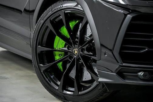 Nero Noctis 2022 Lamborghini Urus