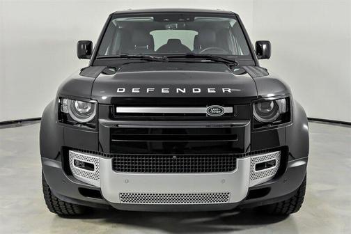 Santorini Black Metallic 2025 Land Rover Defender 110 P400 S