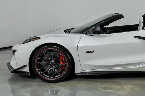 White Pearl Metallic Tricoat 2023 Chevrolet Corvette Z06
