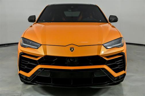 2022 Lamborghini Urus PEARL CAPSULE-CARBON INT & EXT-REAR EXEC SEATING