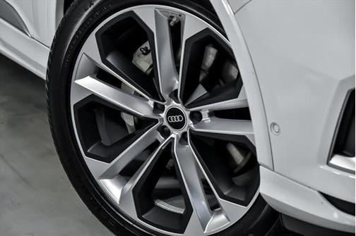 2022 Audi Q7 55 Premium Plus