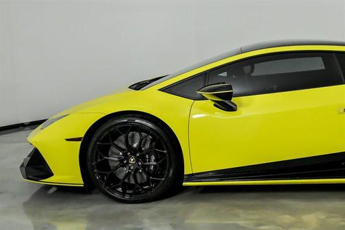 GIALLO CLARUS 2022 Lamborghini Huracan EVO Coupe