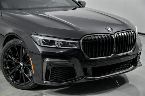 2022 BMW 740 i