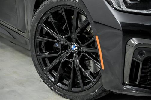 2022 BMW 740 i