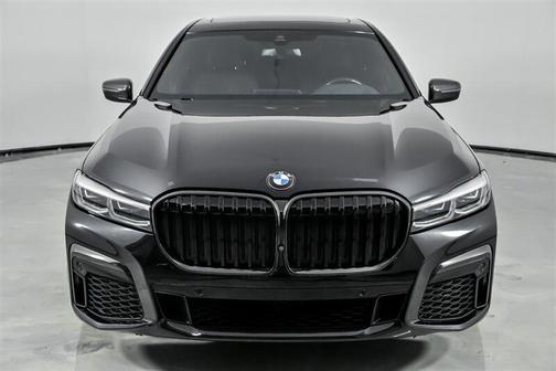 2022 BMW 740 i
