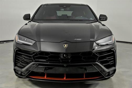 2020 Lamborghini Urus 