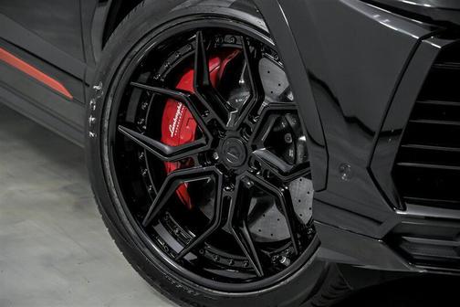 2020 Lamborghini Urus 