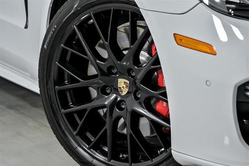 2020 Porsche Panamera GTS