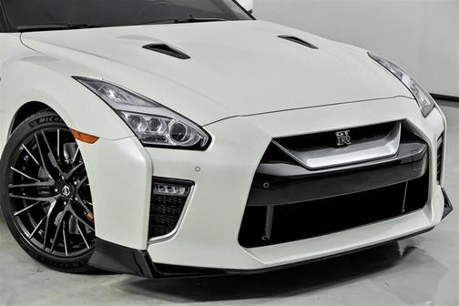 2020 Nissan GT-R Premium Dual-clutch 6-Speed Transmission