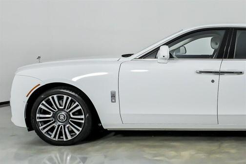 Arctic White 2021 Rolls-Royce Ghost EWB-SHOOTING STAR HEADLINER- 4 SEATER!