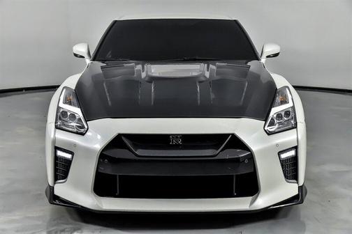 2020 Nissan GT-R Premium Dual-clutch 6-Speed Transmission