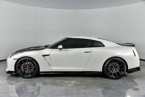 2020 Nissan GT-R Premium Dual-clutch 6-Speed Transmission