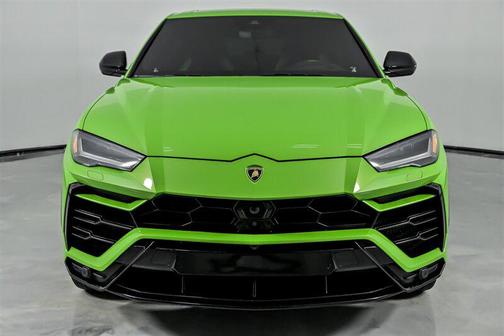 2022 Lamborghini Urus 