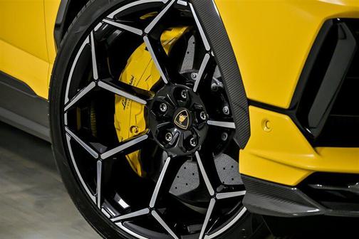 2024 Lamborghini Urus Performante