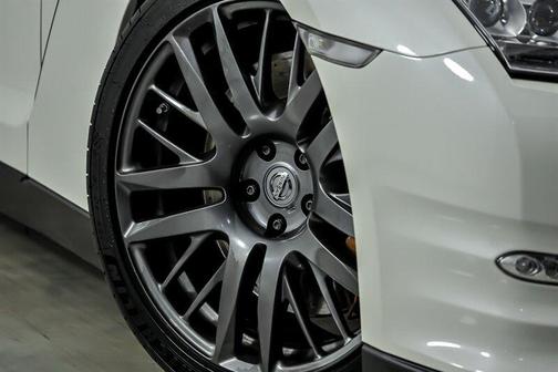 Pearl White 2016 Nissan GT-R Premium
