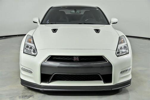 Pearl White 2016 Nissan GT-R Premium