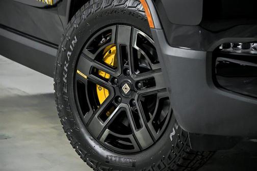 2023 Rivian R1S Adventure