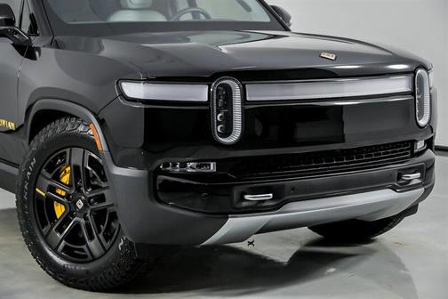 2023 Rivian R1S Adventure