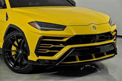 Gialllo Auge 2019 Lamborghini Urus -STARLIGHT HEADLINER-CUSTOM AUDIO