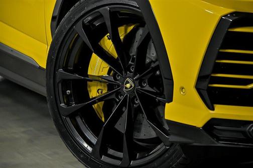Gialllo Auge 2019 Lamborghini Urus -STARLIGHT HEADLINER-CUSTOM AUDIO