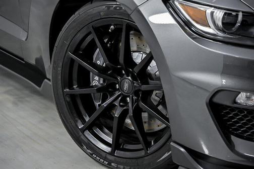 2017 Ford Shelby GT350 Base