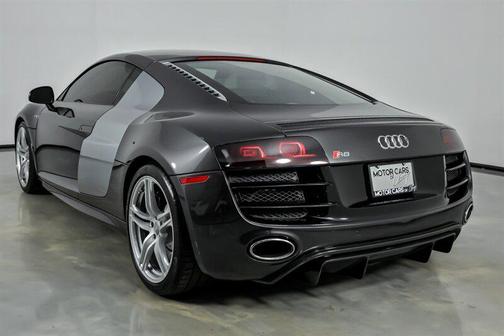 Daytona Gray Pearl Effect 2012 Audi R8 5.2 quattro
