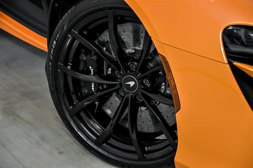 2023 McLaren Artura Performance