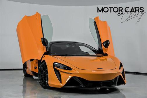 2023 McLaren Artura Performance
