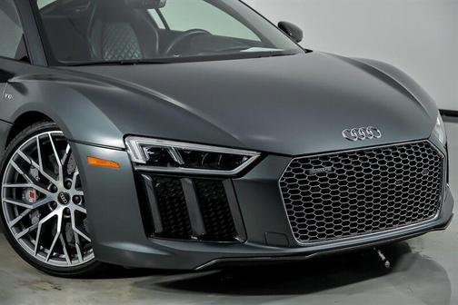 Camouflage Green matte 2017 Audi R8 5.2 V10 plus