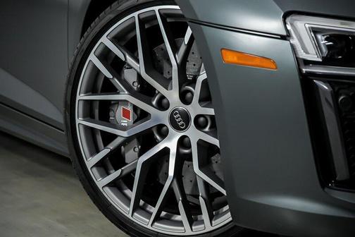 Camouflage Green matte 2017 Audi R8 5.2 V10 plus