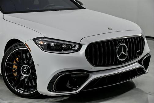 MANUFAKTUR Moonlight White Metallic 2024 Mercedes-Benz AMG S 63 E 4MATIC