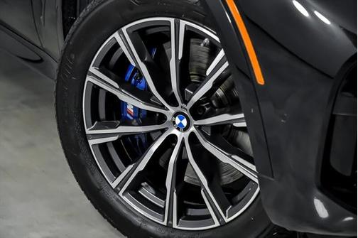 2022 BMW X5 M50i