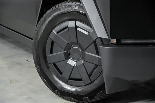 2025 Tesla Cybertruck Cyberbeast