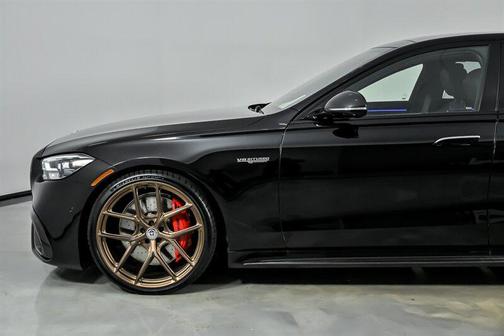 Obsidian Black Metallic 2025 Mercedes-Benz AMG S 63 E 4MATIC