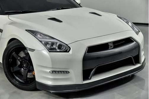 2014 Nissan GT-R Premium
