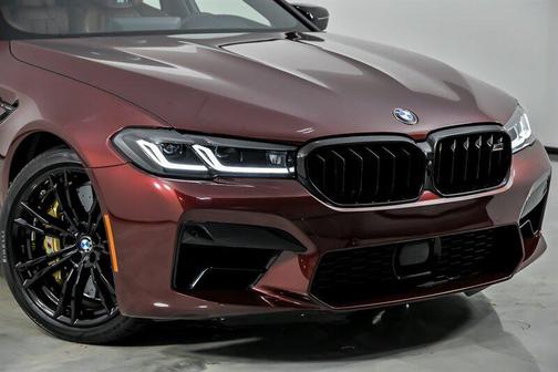 Aventurin Red Metallic 2023 BMW M5 Competition