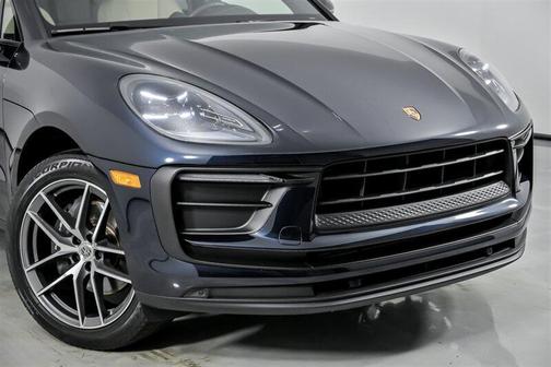 2022 Porsche Macan -1 OWNER & CLEAN CARFAX