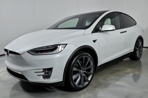 Pearl White Multi-Coat 2018 Tesla Model X 75D