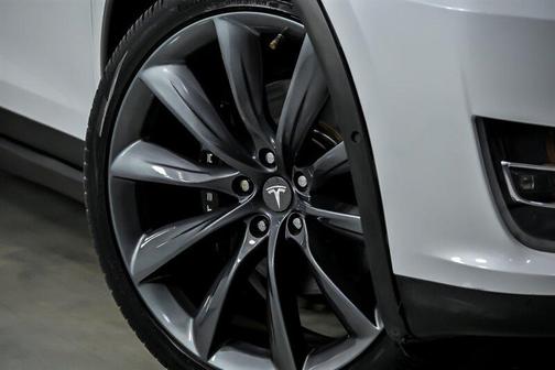Pearl White Multi-Coat 2018 Tesla Model X 75D